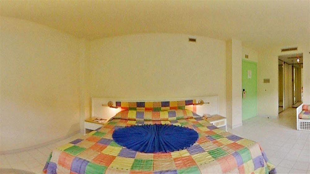 Grand Royal Antiguan Beach Resort Five Islands Village Exteriör bild