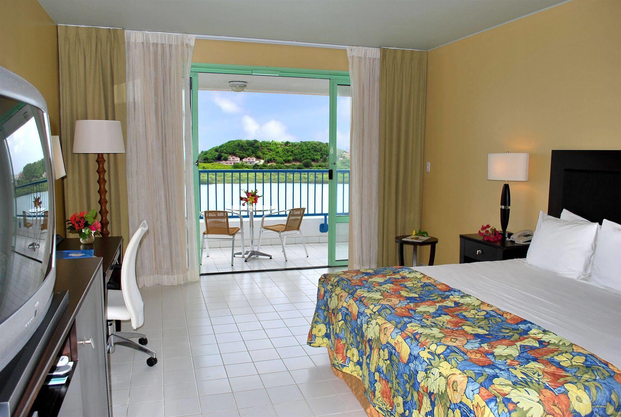 Grand Royal Antiguan Beach Resort Five Islands Village Rum bild